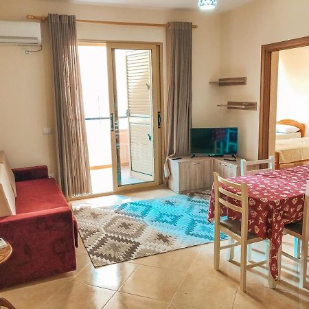 Mimi'S Beach Apartment Vlorë Buitenkant foto