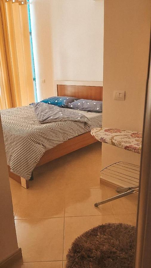 Mimi'S Beach Apartment Vlorë Buitenkant foto