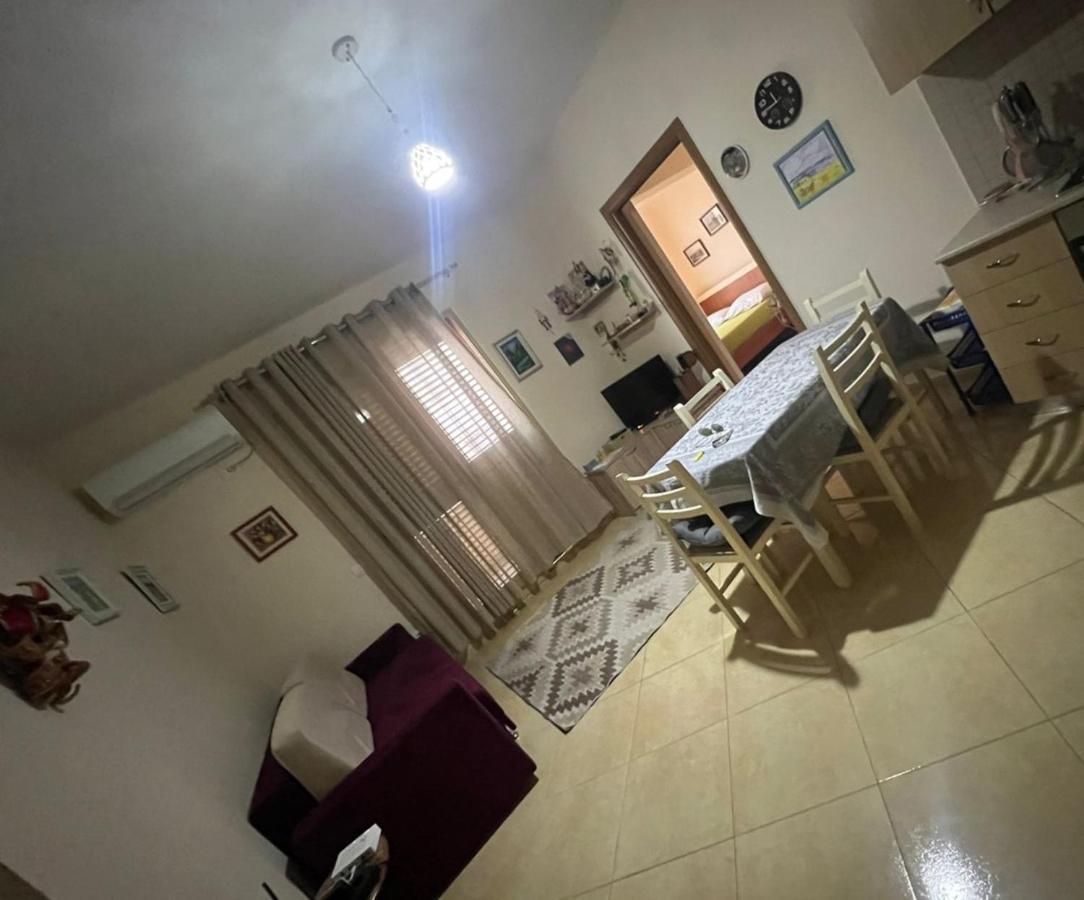 Mimi'S Beach Apartment Vlorë Buitenkant foto