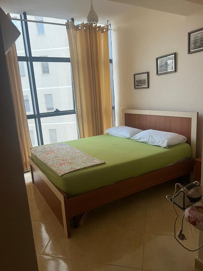 Mimi'S Beach Apartment Vlorë Buitenkant foto